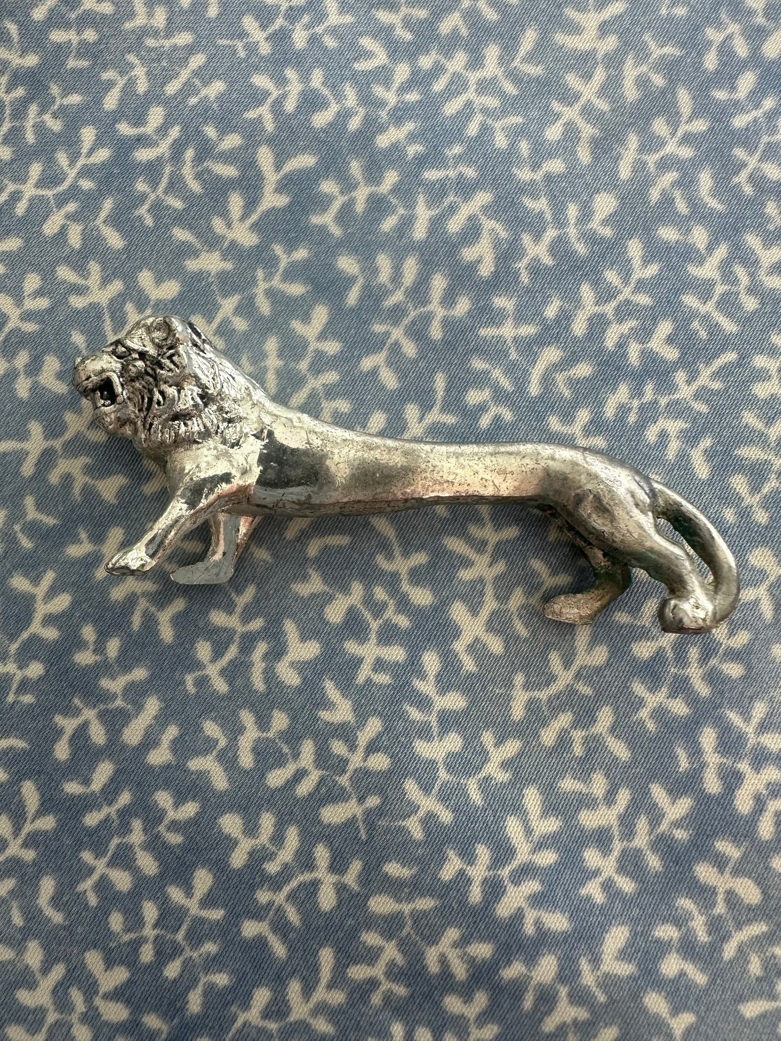 Vintage knife rests lion-shaped, set of 6