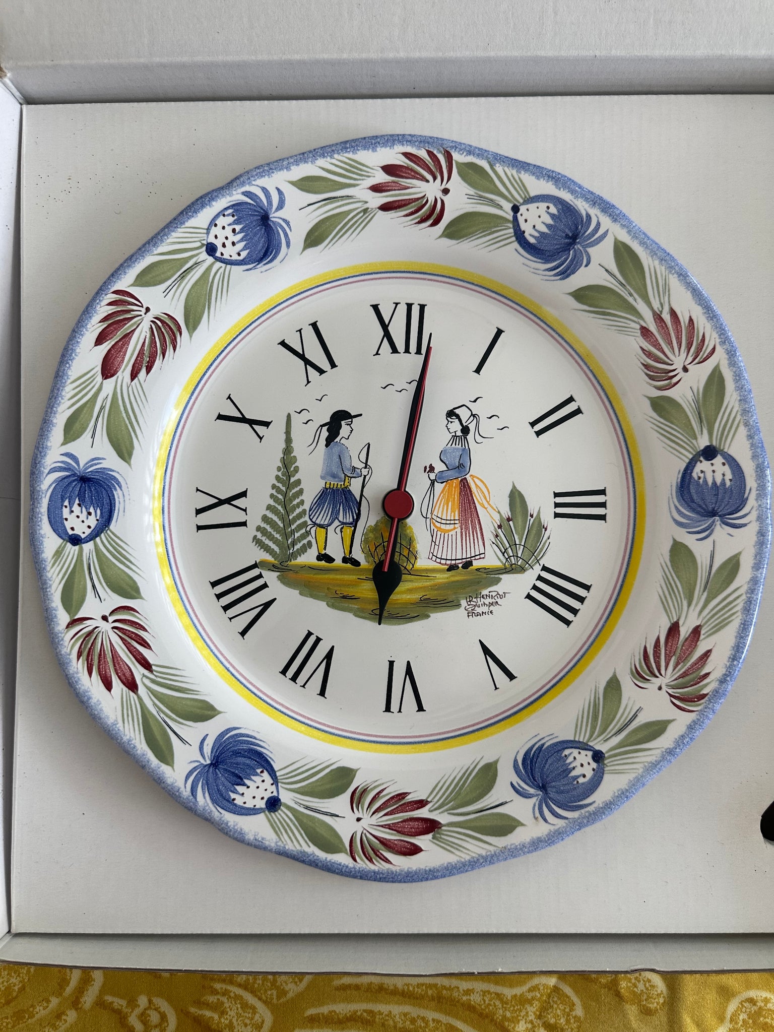 Quimper hand-painted pottery wall clock "Tradition"