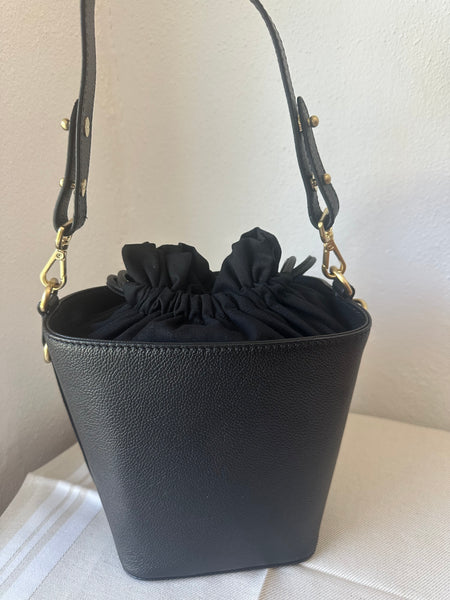 Yara Bucket Bag in black