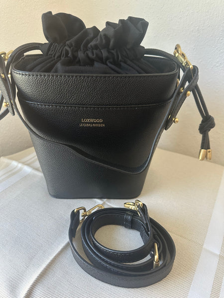 Yara Bucket Bag in black