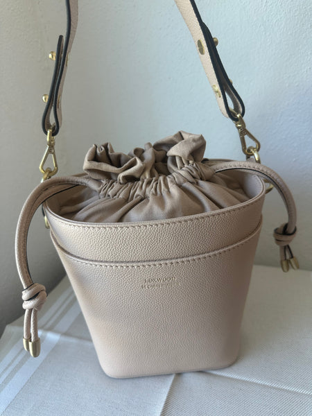 Yara Bucket Bag in nude